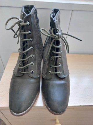 Botines Verde Oliva con Cordones