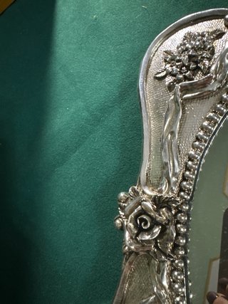 Specchio antico con cornice in metallo