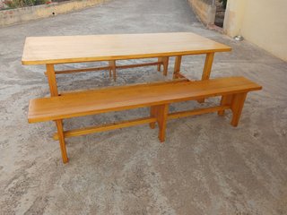 Conjunto de Mesa y 2 Bancos de Pino