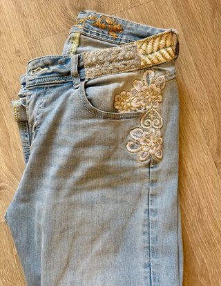 Vaqueros Desigual con bordados