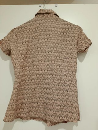 Blusa con estampado geométrico