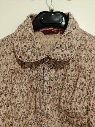 Blusa con estampado geométrico