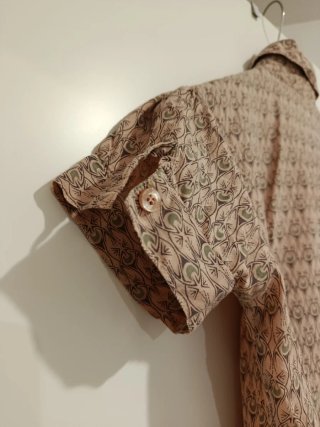 Blusa con estampado geométrico