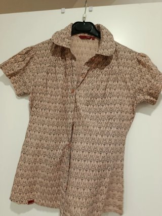 Blusa con estampado geométrico