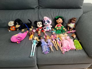 Lote de juguetes  muñecas, barbies ect.