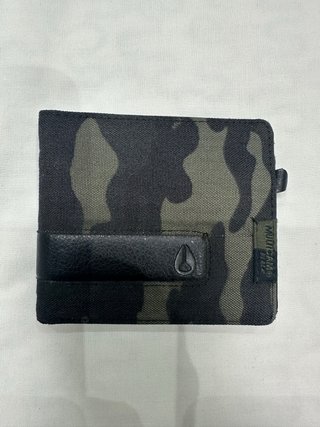 Cartera Nixon Multicam Camuflaje Negra Verde