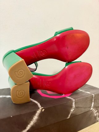 Zapatos de tacón verdes mujer Ursula Mascaró