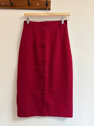 Falda Midi Tubo Granate con Botones