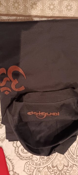 Camiseta Desigual Negra
