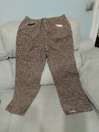 Pantalón con Estampado Animal Print