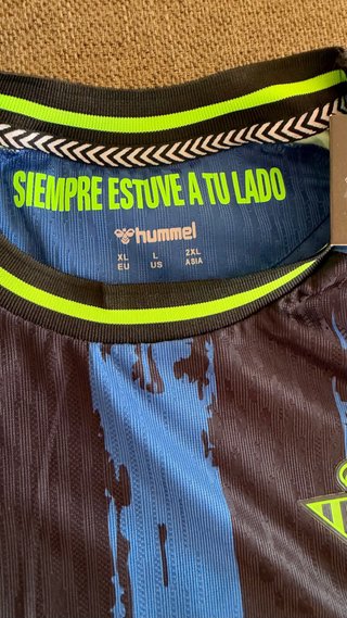 Camiseta Hummel Isco 22 Talla XL