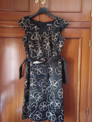 Vestido fiesta negro con flores doradas
