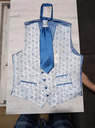 Chaleco y corbata de novio