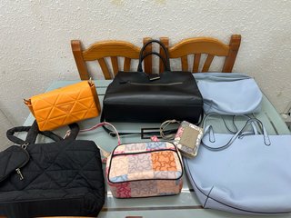 Pack 6 bolsos y un monedero. Se venden en pack