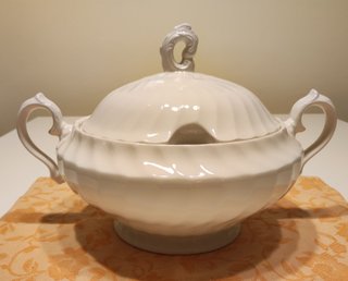 Sopera de Porcelana Inglesa Churchill