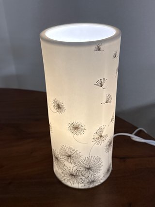 Lámpara de mesa cilíndrica