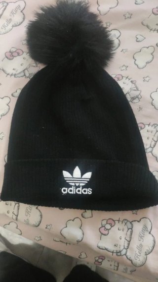 Gorro Adidas Negro con pompón
