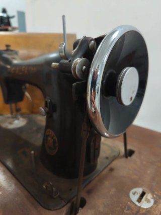 Máquina de coser antigua Alfa