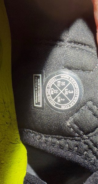 Sandalias Keen niño gris.