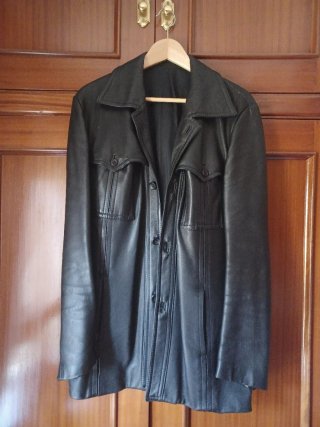 Chaqueta de piel negra