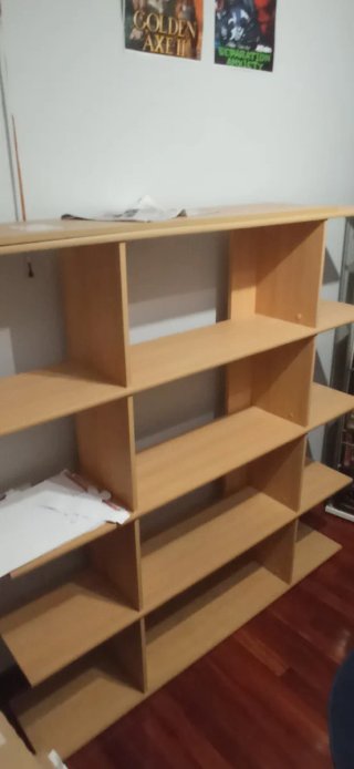 Estantería de madera