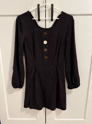Vestido negro con botones
