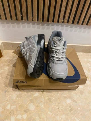 Zapatillas ASICS Gris y Negro