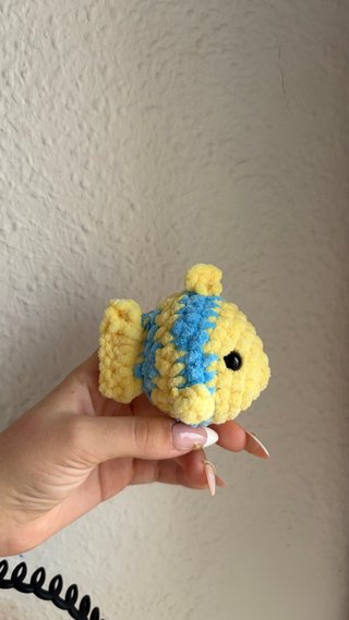 Llavero o Colgante de Pez de Crochet.
