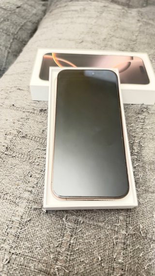 iPhone 16 Pro Max Dorado