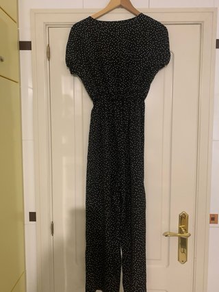 Mono negro con lunares blancos