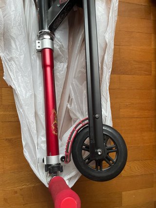 Patinete Oxelo plegable negro y rojo – ruedas gran