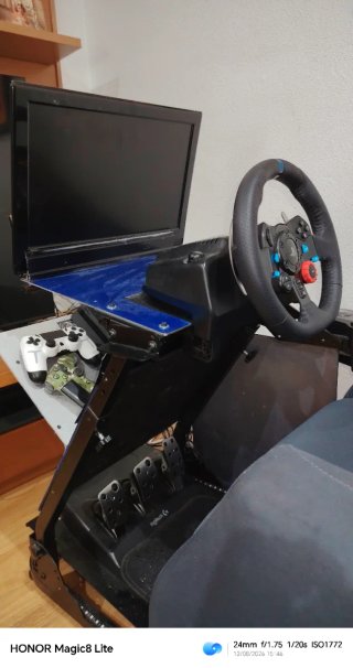 Cockpit con pantalla y Volante Logitech PS5/PS4/PC