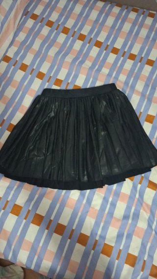 Falda tipo cuero negra 9-10 años