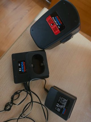 Cargador Alpha Tools AccuPack 12