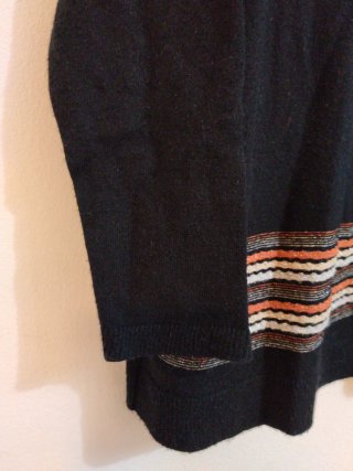 Jersey Negro con Detalle de Rayas