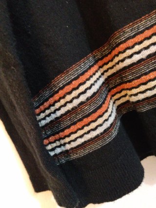 Jersey Negro con Detalle de Rayas