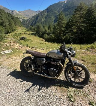 Triumph Street Twin 900 Cafe Racer