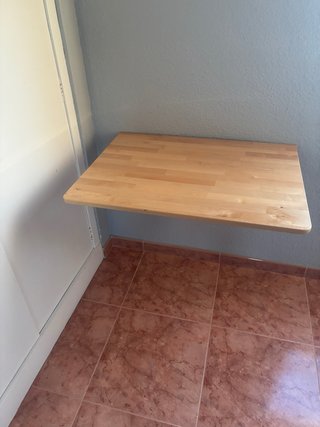 Mesa de pared plegable de madera