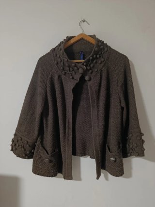 Chaqueta informal marrón con detalles