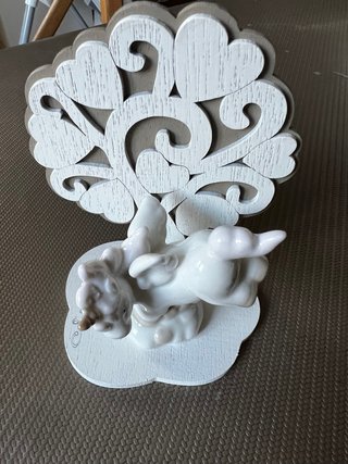 Oggetto ornamentale con cuori e angelo