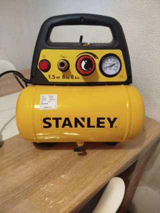Compresor de aire Stanley 1.5 HP 6L 8 Bar