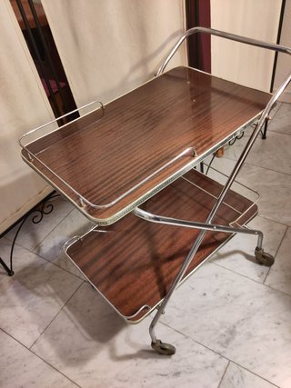 Camarera antigua madera y metal