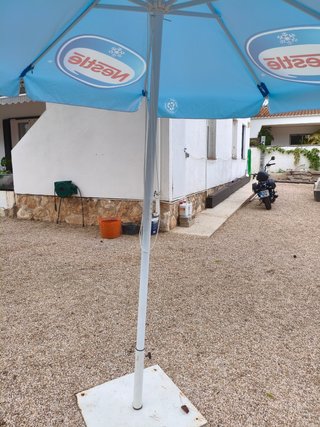 Sombrilla Nestlé Azul
