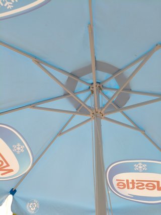 Sombrilla Nestlé Azul