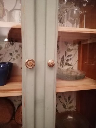 Vitrina de madera restaurada