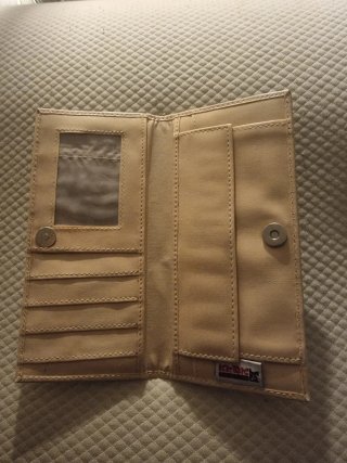 Monedero con bordado