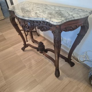 Consola de Caoba Tallada con Mármol
