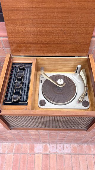 Radio Tocadiscos McCarthy Antiguo