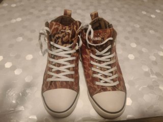 Zapatillas Guess leopardo rojo