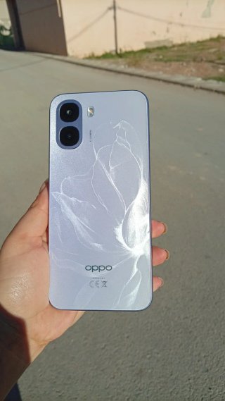 Móvil Oppo morado